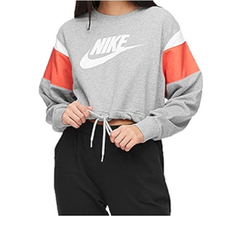 Nike Women’s Sportswear Cropped Sweatshirt